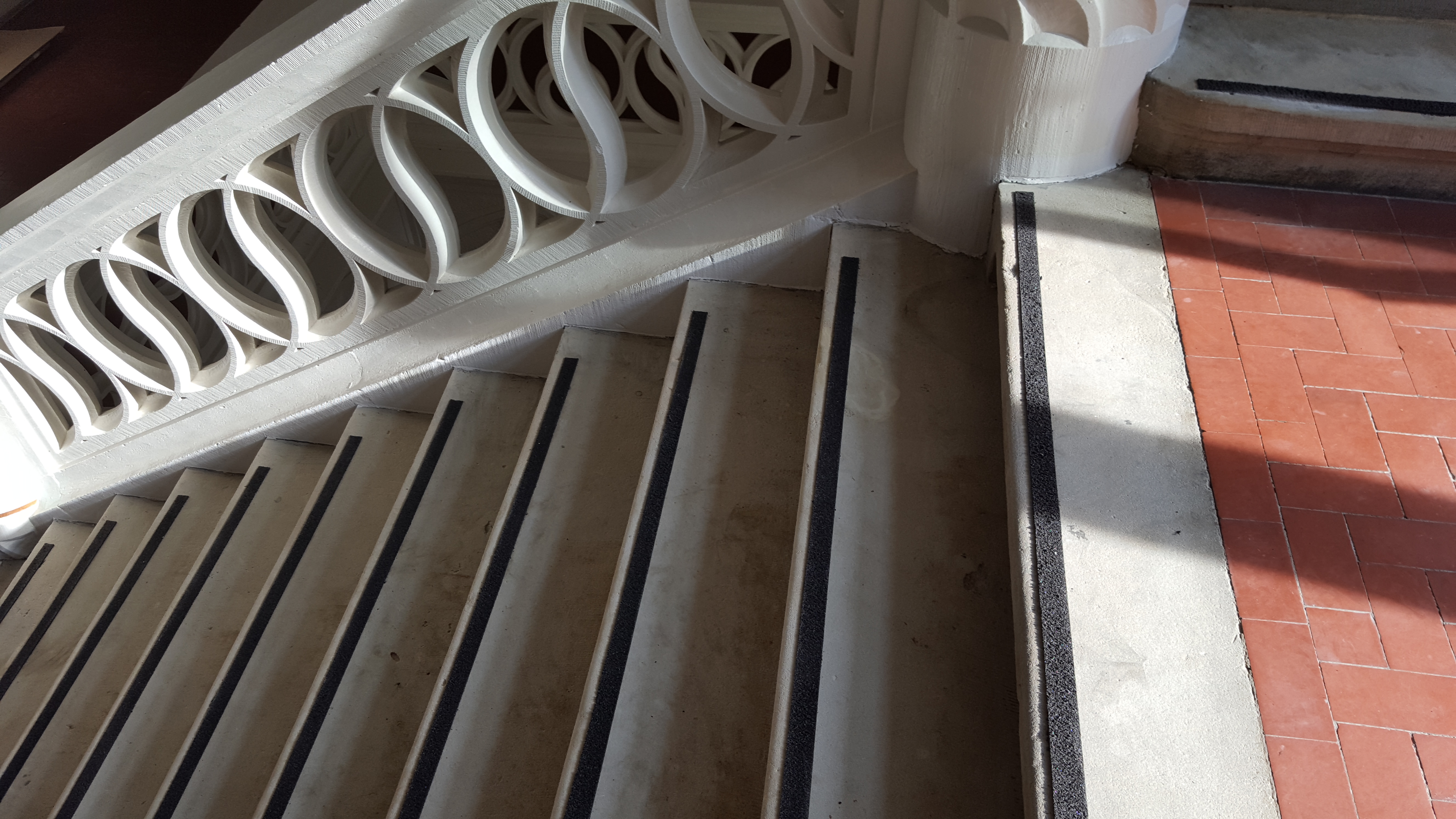 Nez De Marche Aluminium Et Bois Signal Tiques Des Escaliers Pour Erp ~ Nez De Marche Antidérapant Escalier Bois Nez De Marche Aluminium Et Bois Signal Tiques Des Escaliers Pour Erp ~ Nez De Marche Antidérapant Escalier Bois