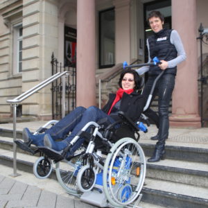 Monte escalier autonome avec prise en charge du fauteuil roulant SOLAH