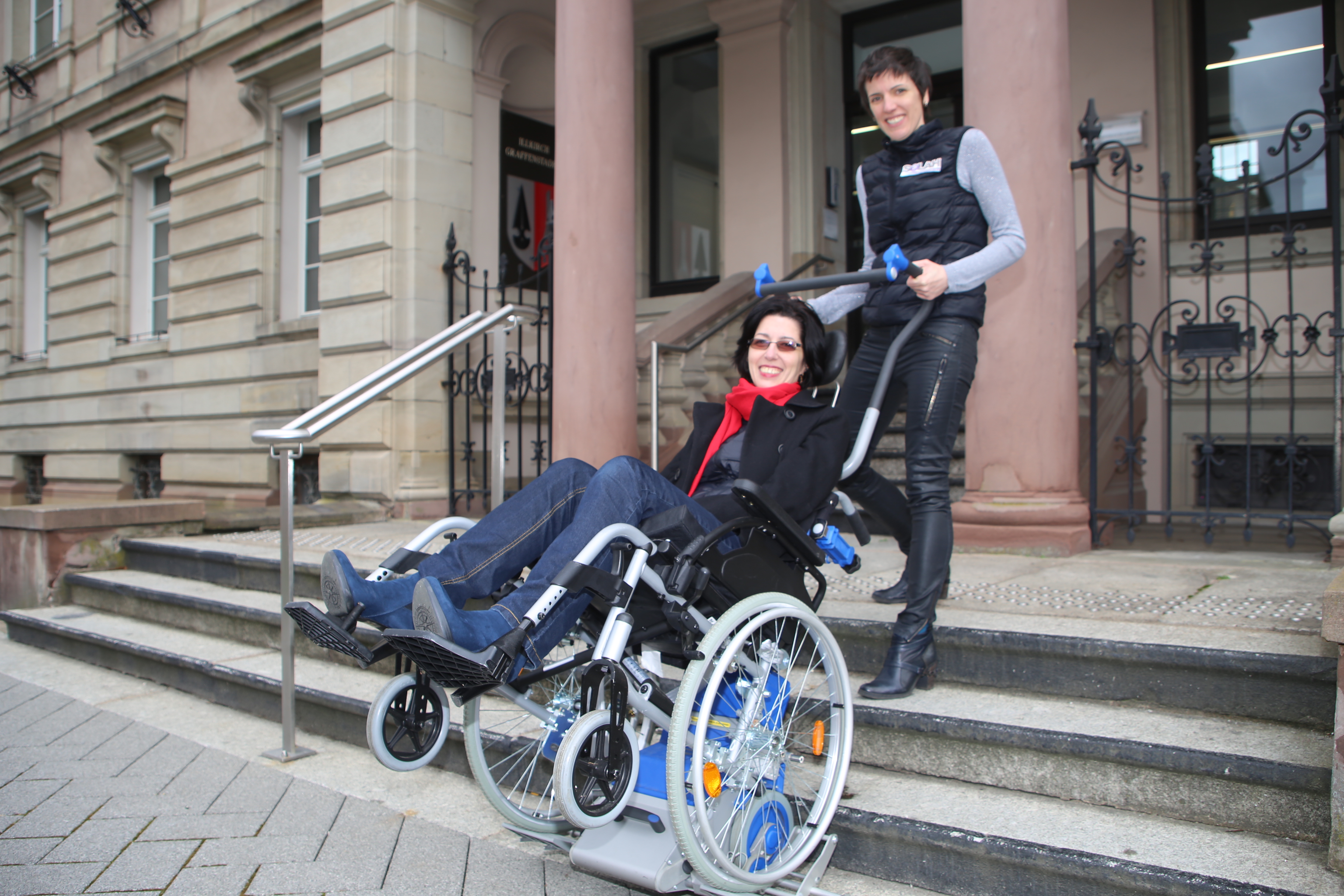 Monte escalier autonome avec prise en charge du fauteuil roulant SOLAH